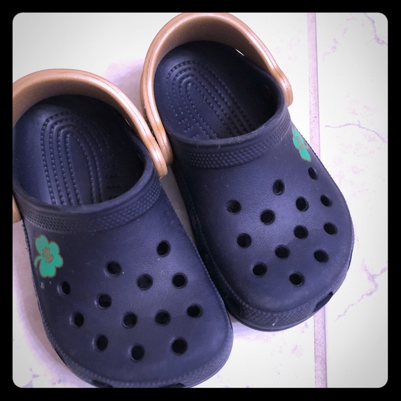 notre dame crocs mens